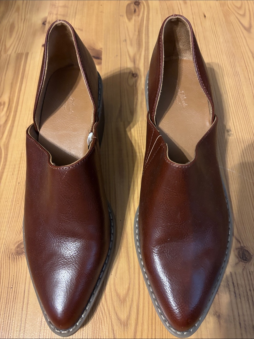 Universal Thread leather slip on shoes size 9.5 NEW